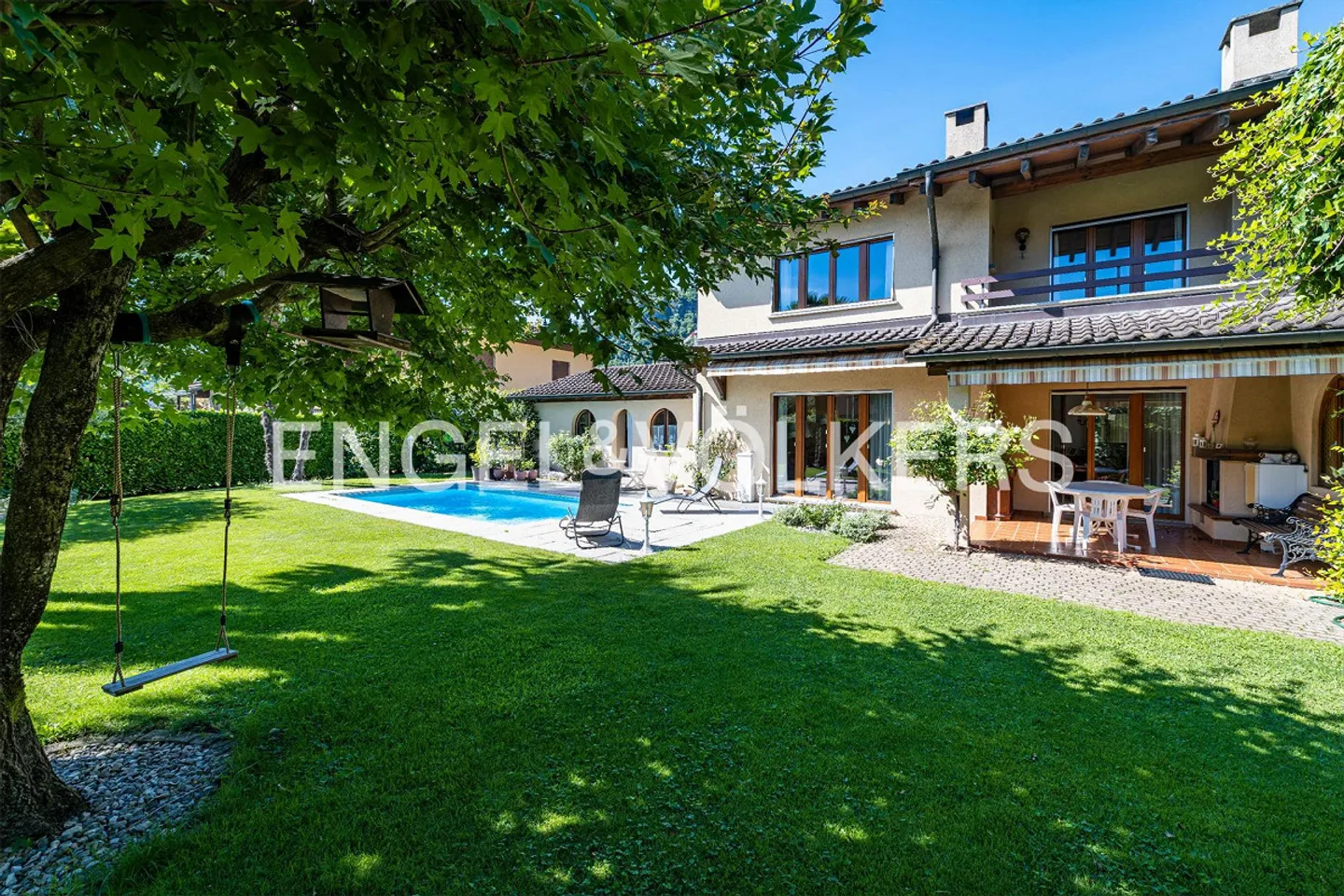 Unabhängige Villa mit Pool - Foto 1 von 9
