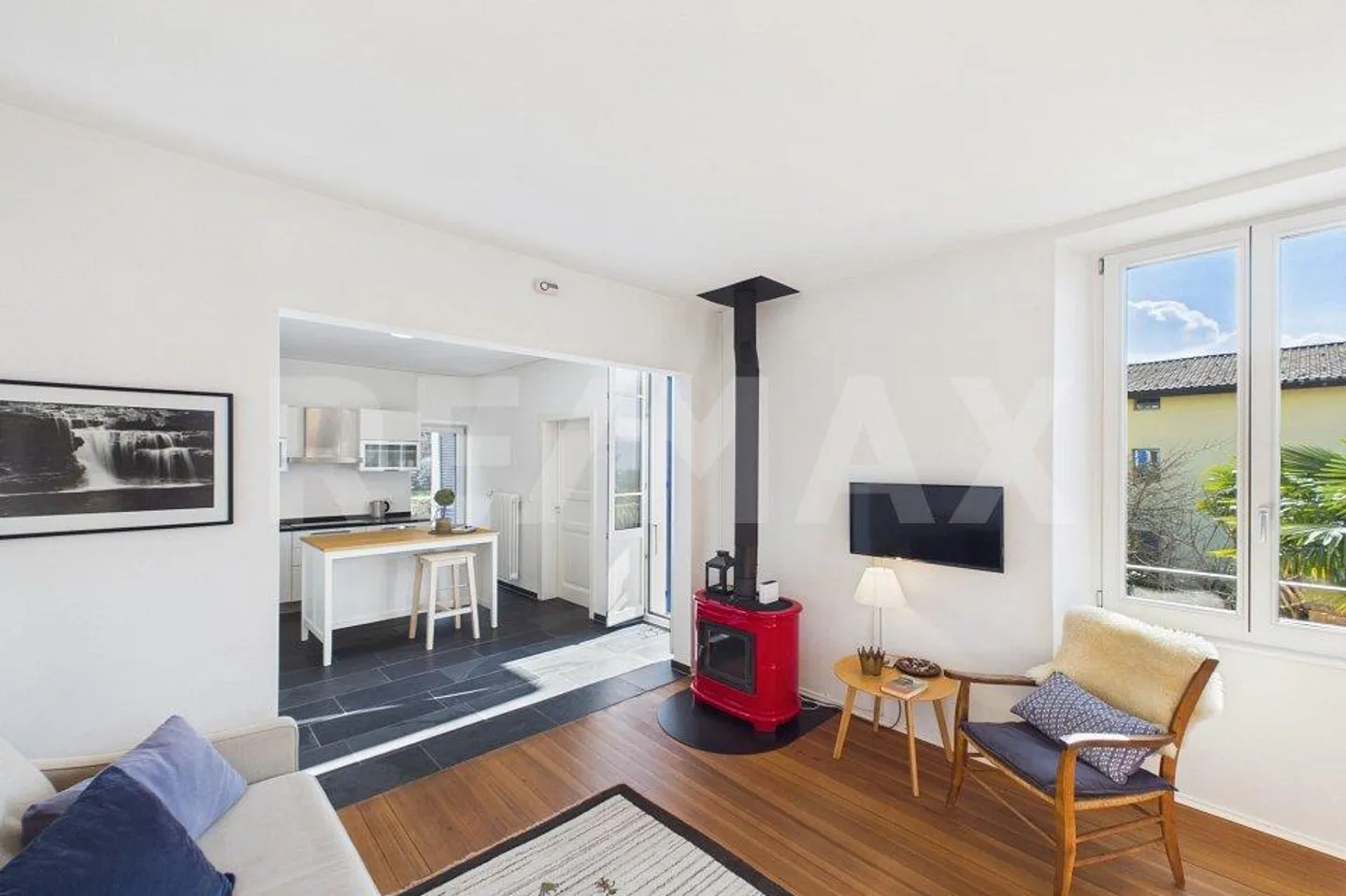 Large penthouse apartment, magnificent lake view, garden and 25 min. to Lugano - Photo 4 of 8