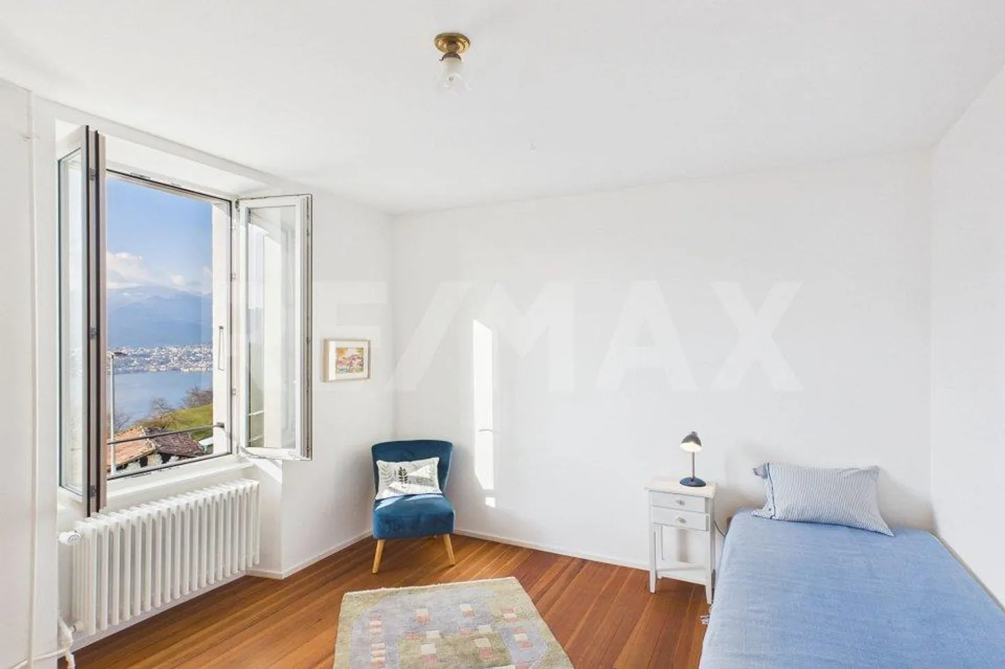 Large penthouse apartment, magnificent lake view, garden and 25 min. to Lugano - Photo 5 of 8