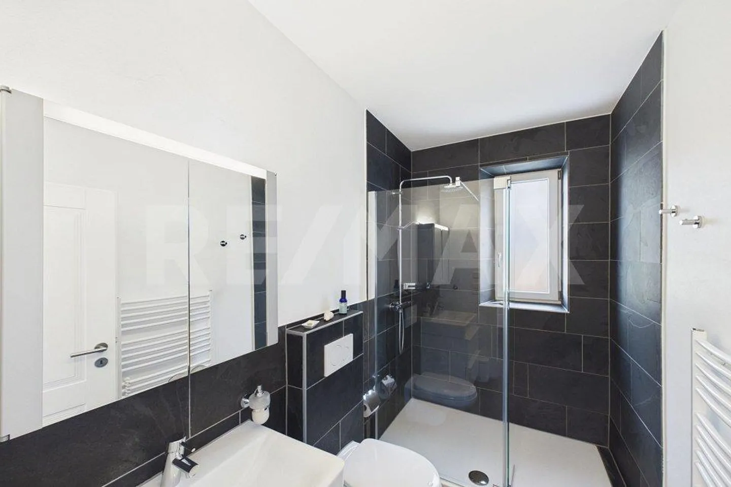 Large penthouse apartment, magnificent lake view, garden and 25 min. to Lugano - Photo 6 of 8