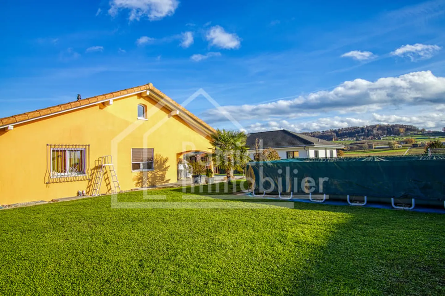 Villa indipendente con 5.5 stanze su un lotto di 1'075m2 - Foto 4 di 13