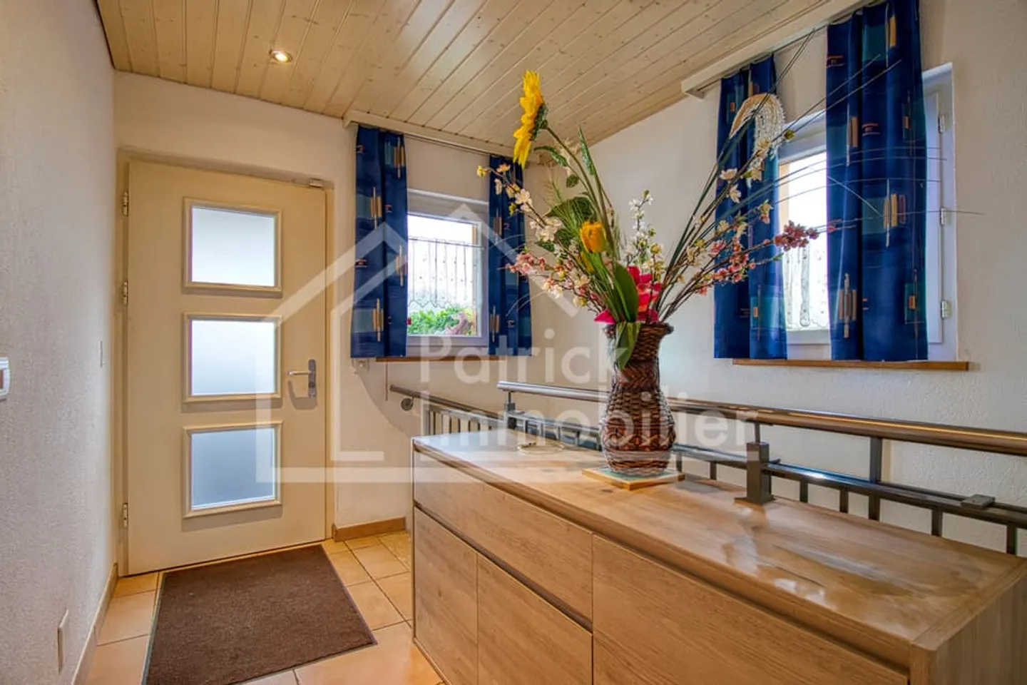 Villa indipendente con 5.5 stanze su un lotto di 1'075m2 - Foto 5 di 13