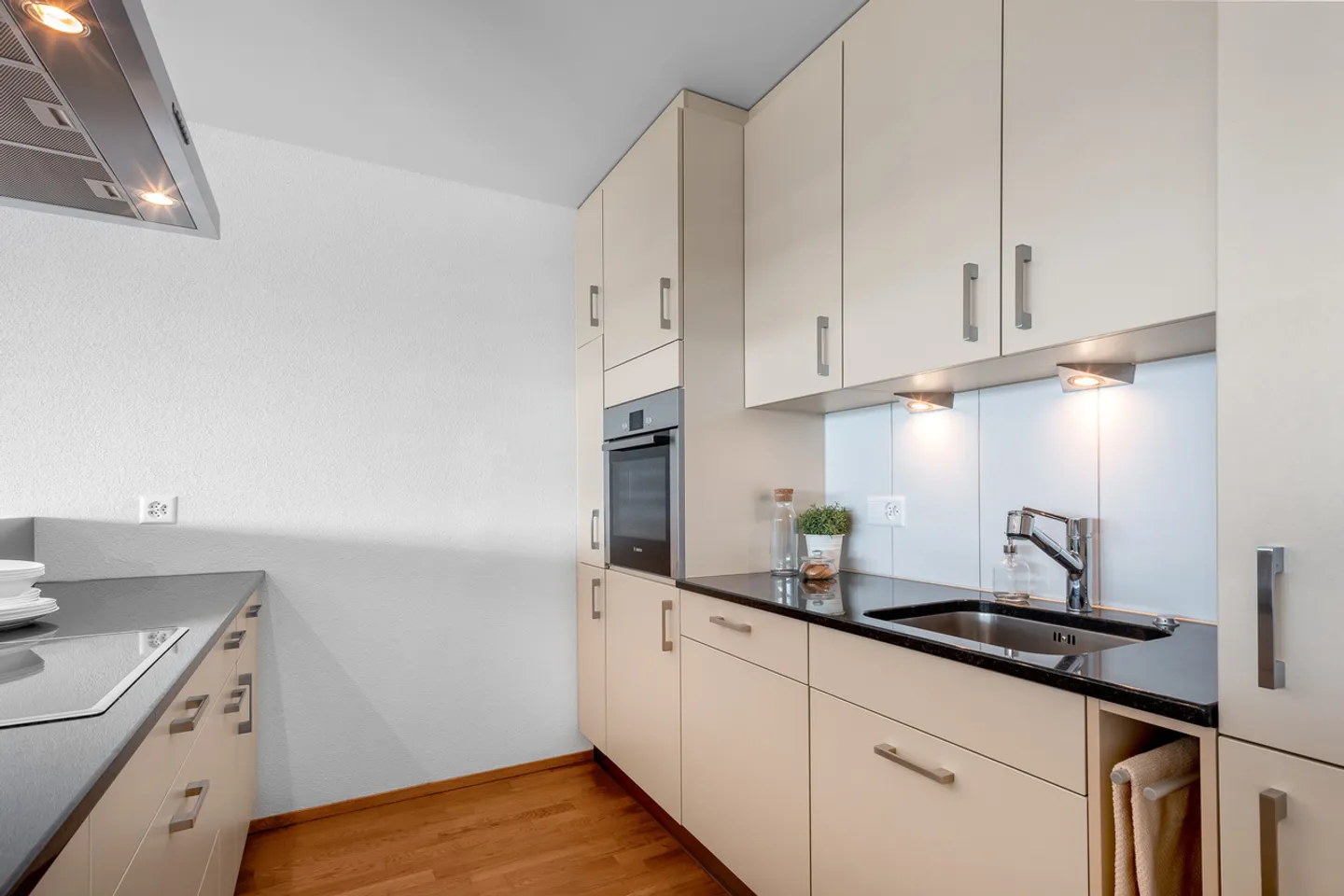 Stunning Attic Apartment with Terrace - Photo 4 of 10