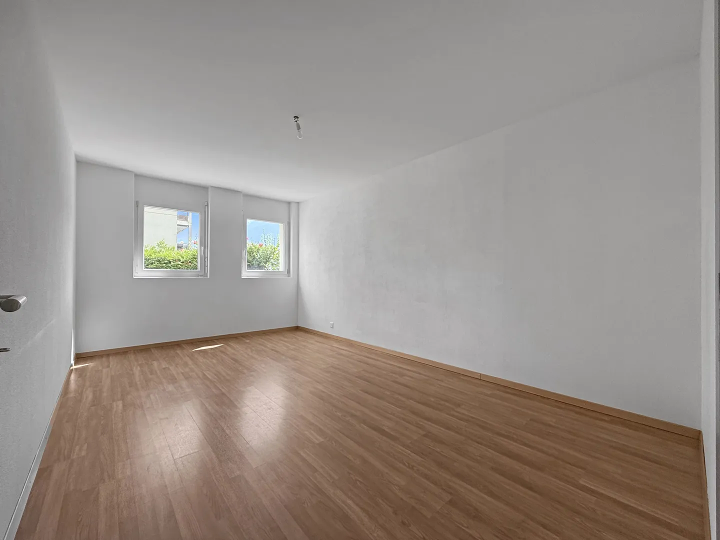 Spacious Ground Floor Townhouse with 5.5 Rooms in Martigny - Photo 6 of 10