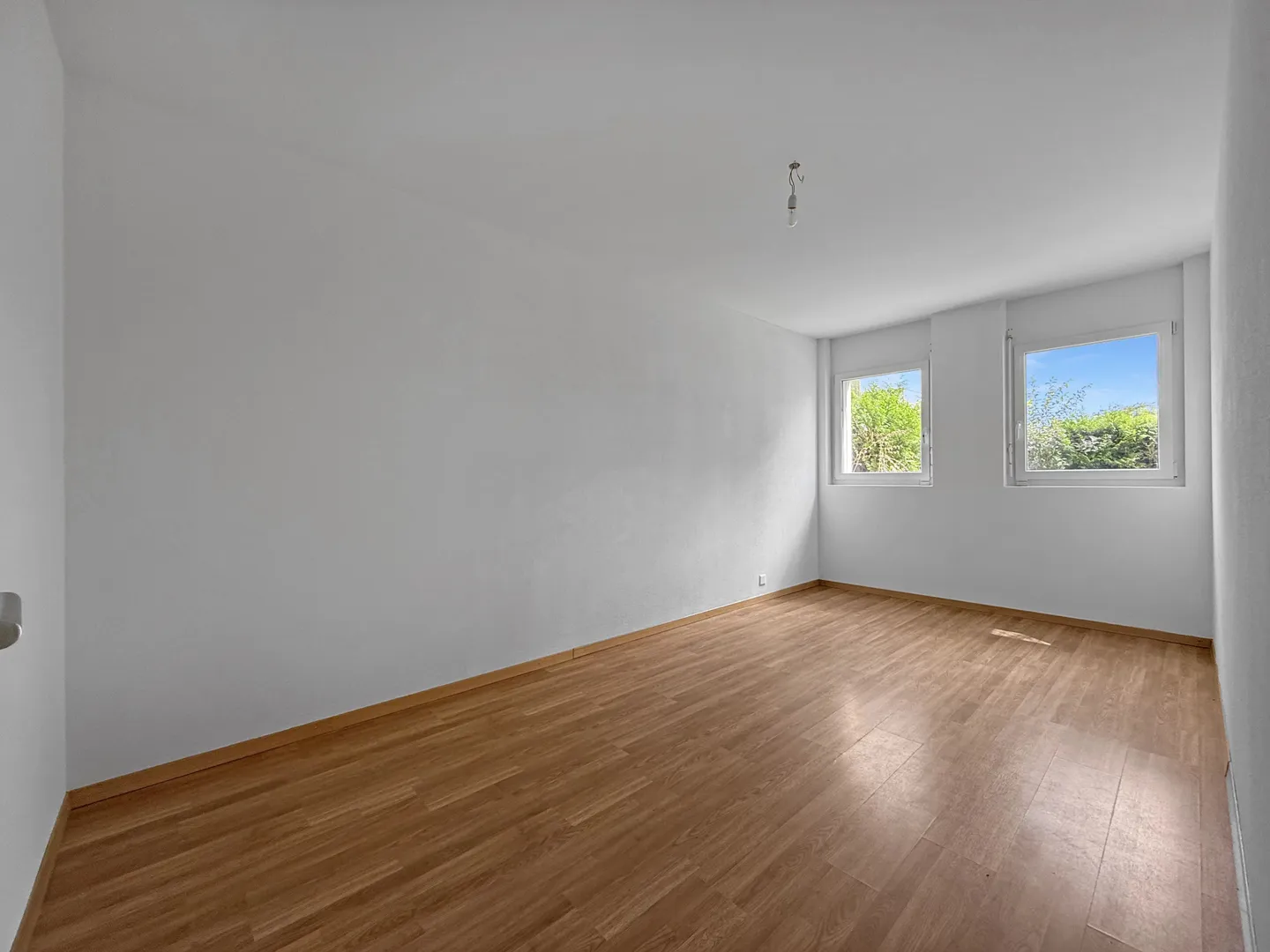 Spacious Ground Floor Townhouse with 5.5 Rooms in Martigny - Photo 7 of 10