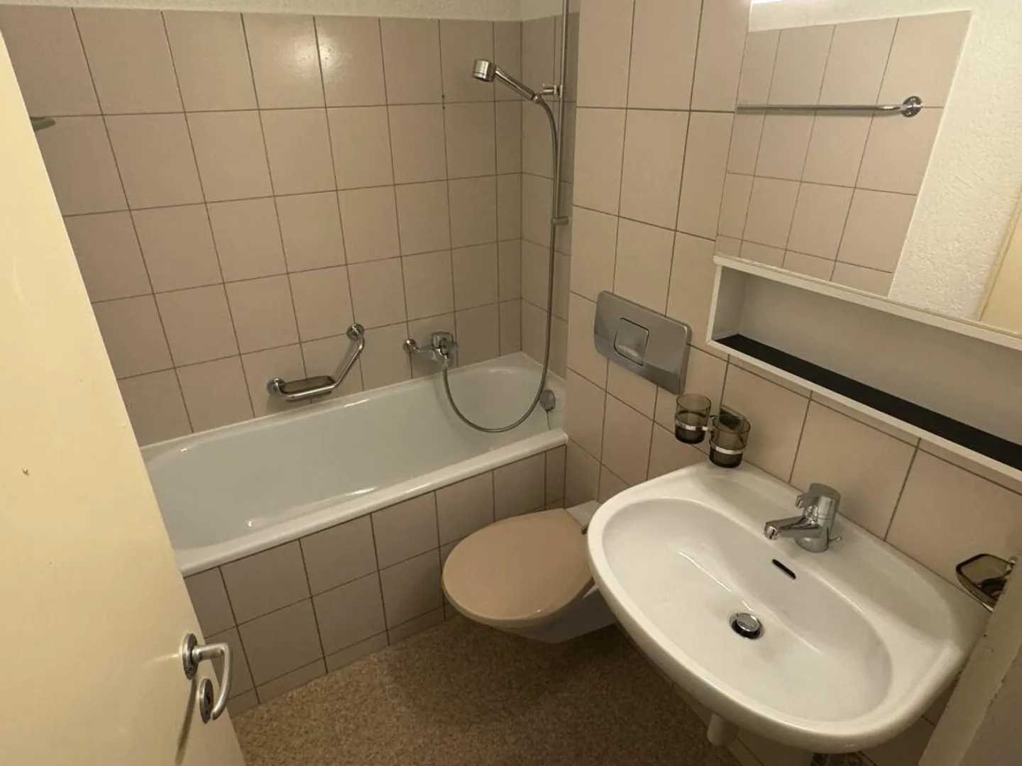 1.5 Zimmer Wohnung mit Balkon an zentraler Lage Kopie - Photo 4 of 4