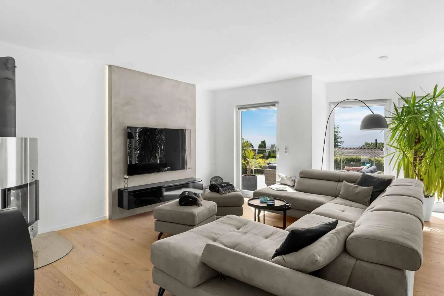 Moderne Villa mit Pool und Blick auf den See, die Alpen und den Jura - Foto 4 von 13