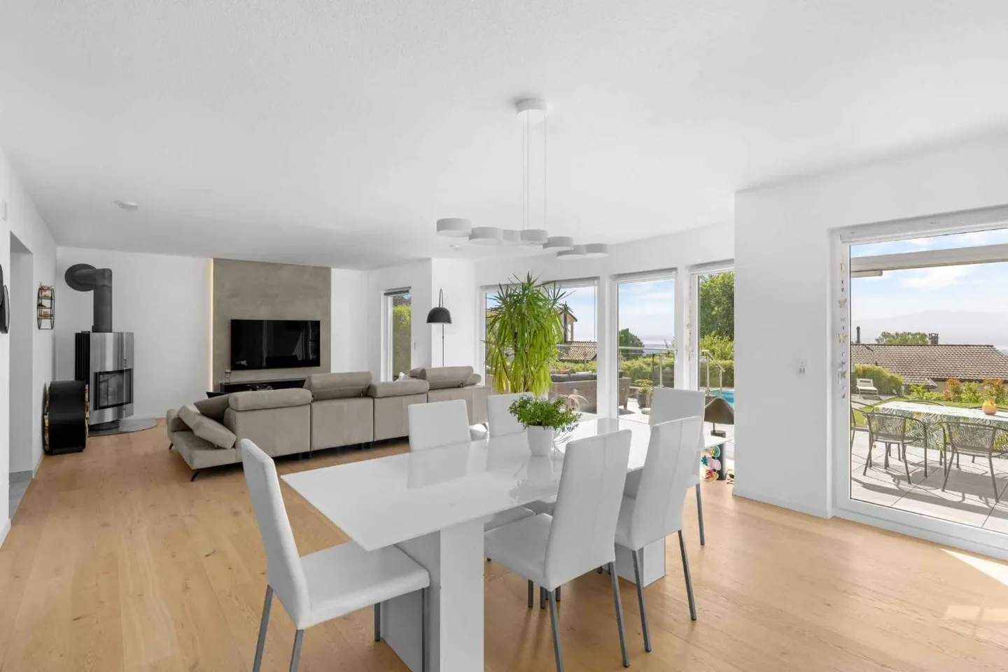 Moderne Villa mit Pool und Blick auf den See, die Alpen und den Jura - Foto 7 von 13