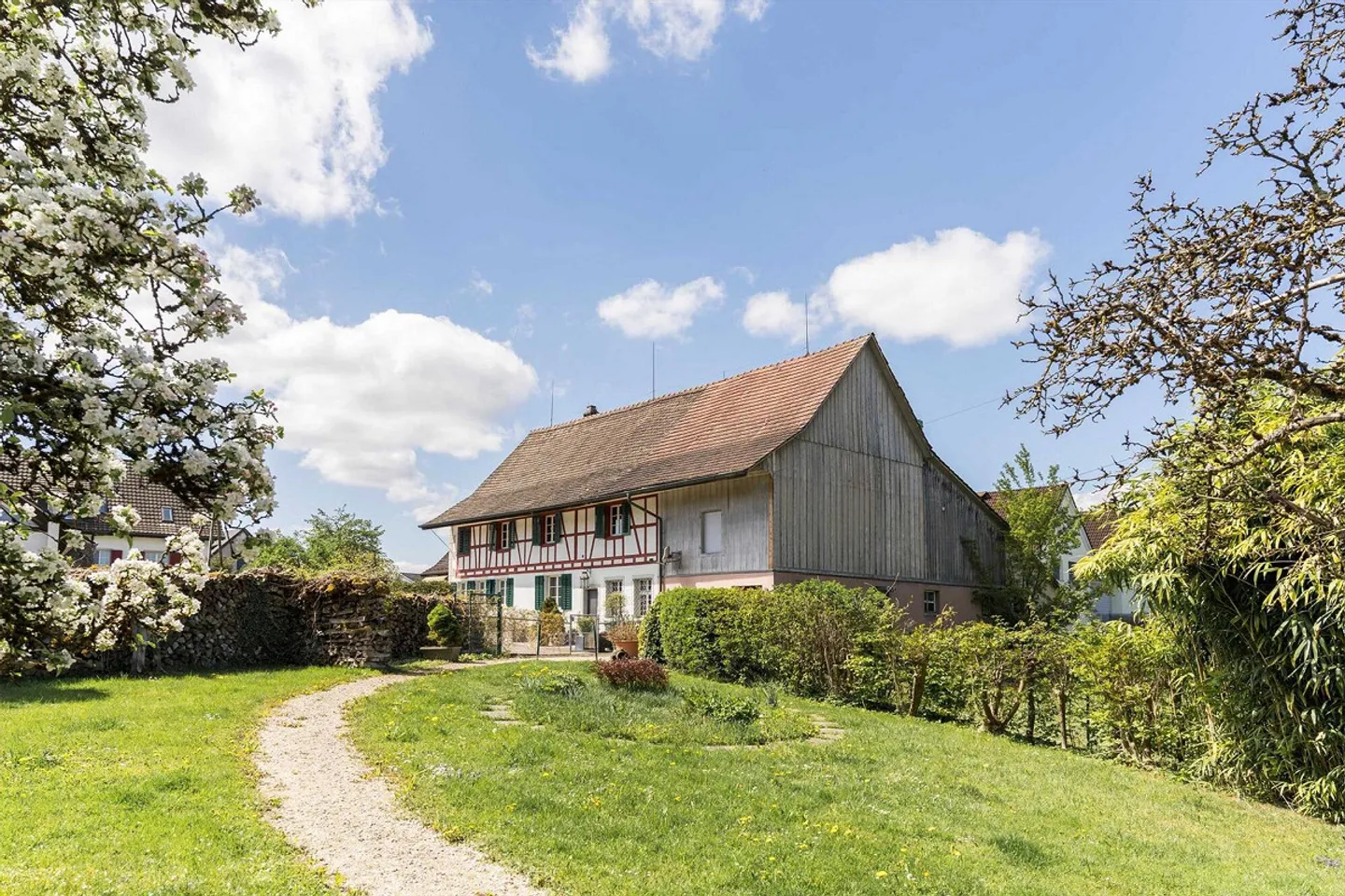 Charmantes Mehrfamilienhaus - Foto 1 von 5
