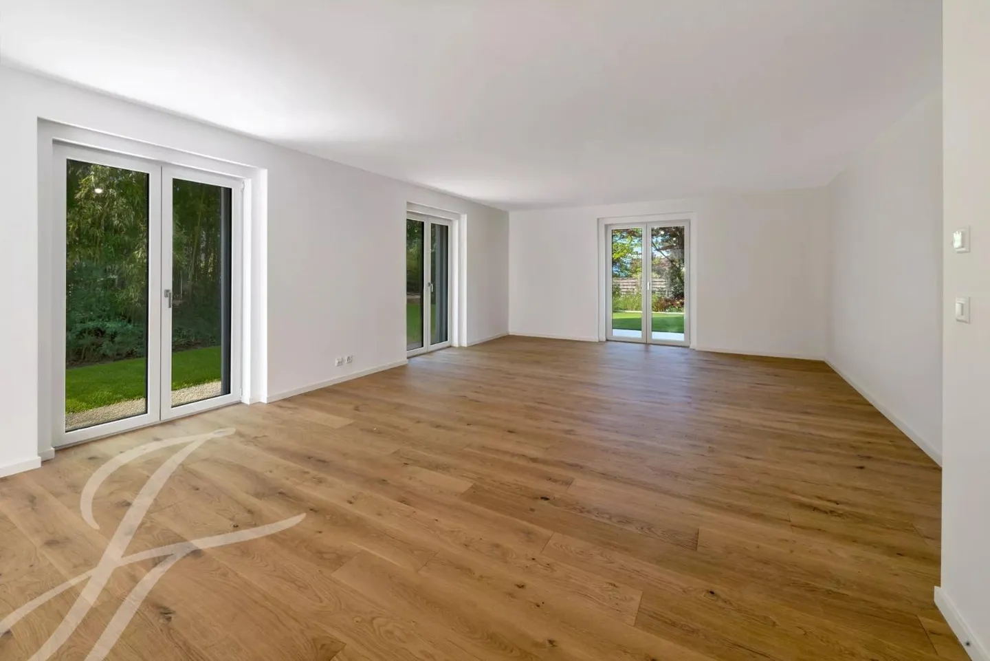 À quelques pas de la rive du lac : Villa rénovée avec piscine - Photo 5 sur 13