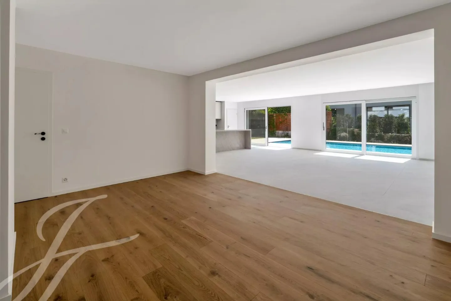 À quelques pas de la rive du lac : Villa rénovée avec piscine - Photo 11 sur 13