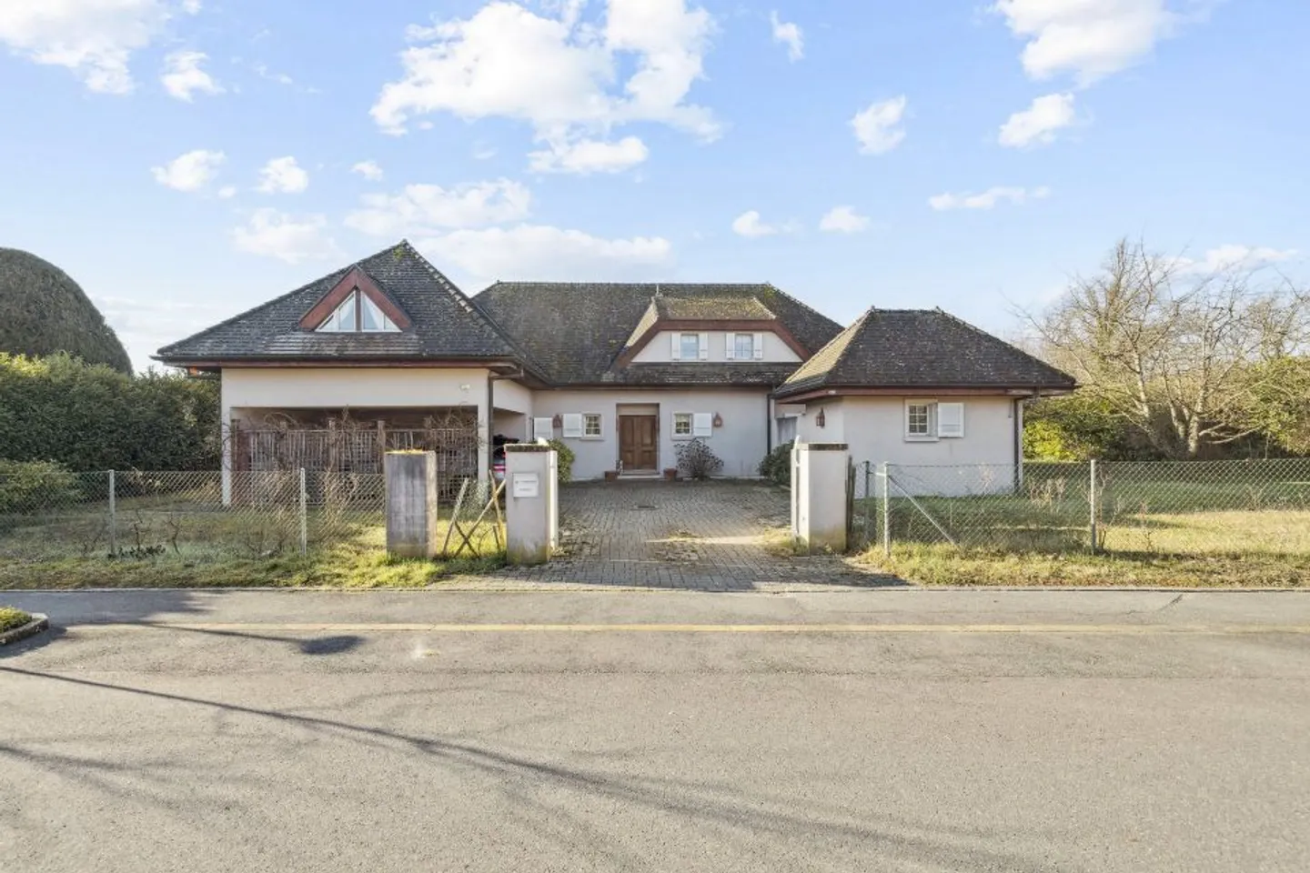 VILLA MIT EINZIGARTIGEM CHARAKTER - Foto 1 von 13