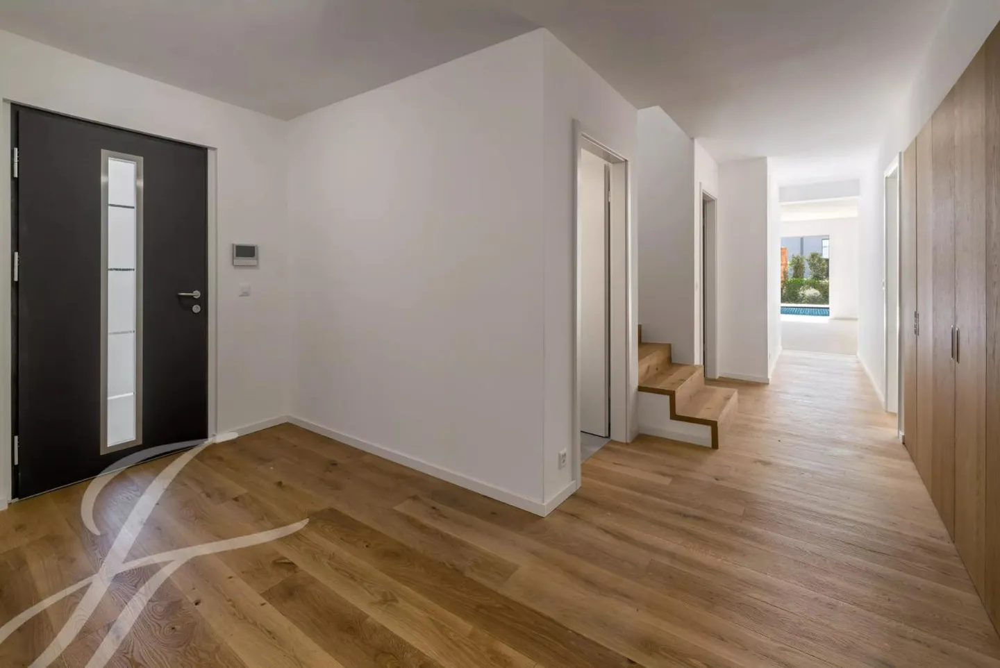 À quelques pas de la rive du lac : Villa rénovée avec piscine - Photo 12 sur 13