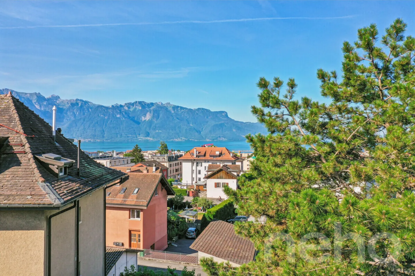 New penthouse apartment with large balcony, comfort and light - Photo 10 of 10
