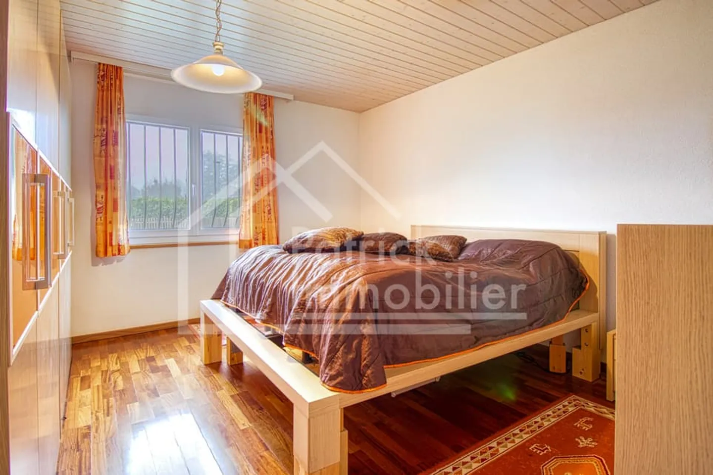 Villa indipendente con 5.5 stanze su un lotto di 1'075m2 - Foto 9 di 13