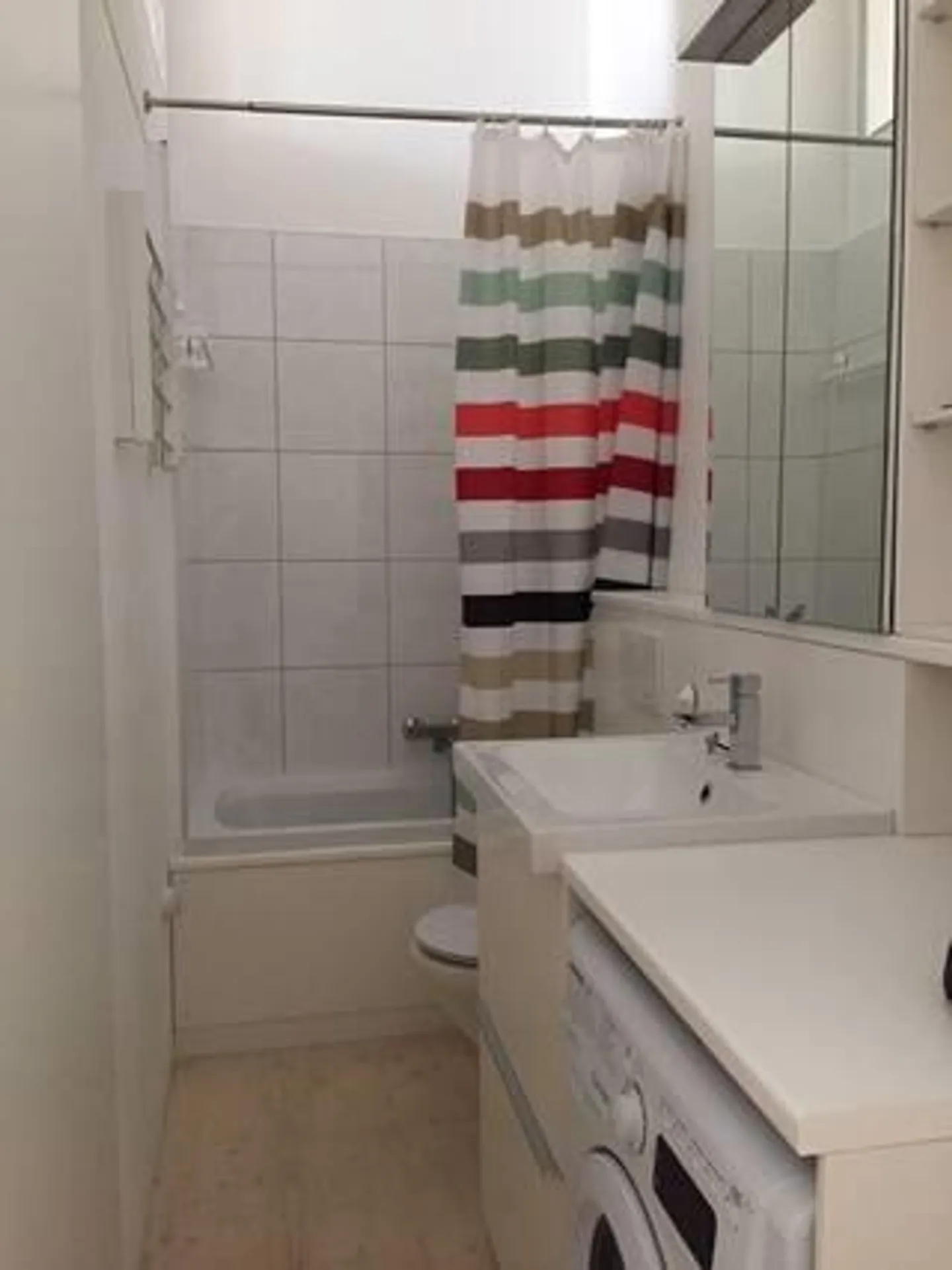 Appartement duplex indépendant meublé dans un bâtiment historique – Mendris - Photo 5 sur 8