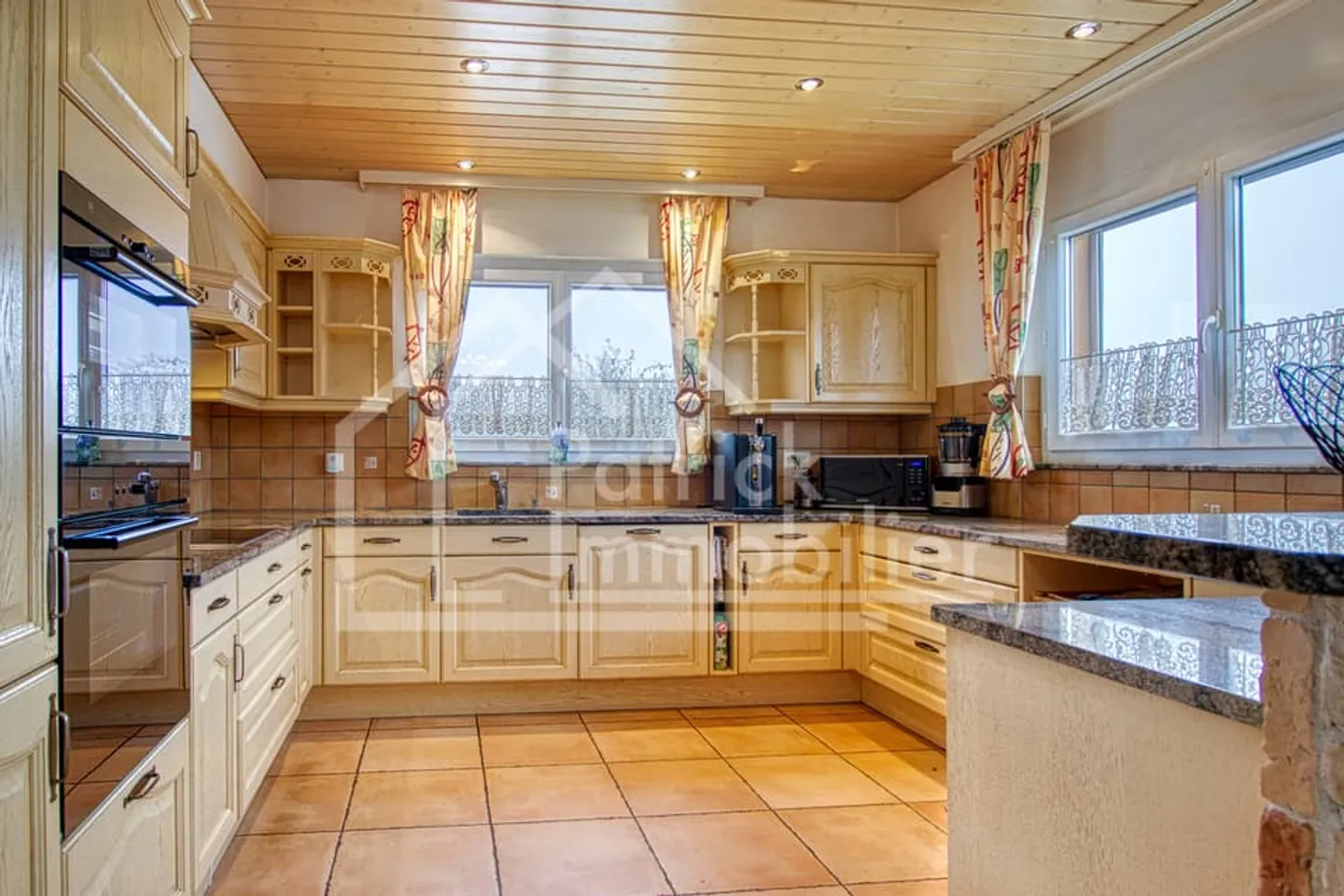 Villa indipendente con 5.5 stanze su un lotto di 1'075m2 - Foto 7 di 13