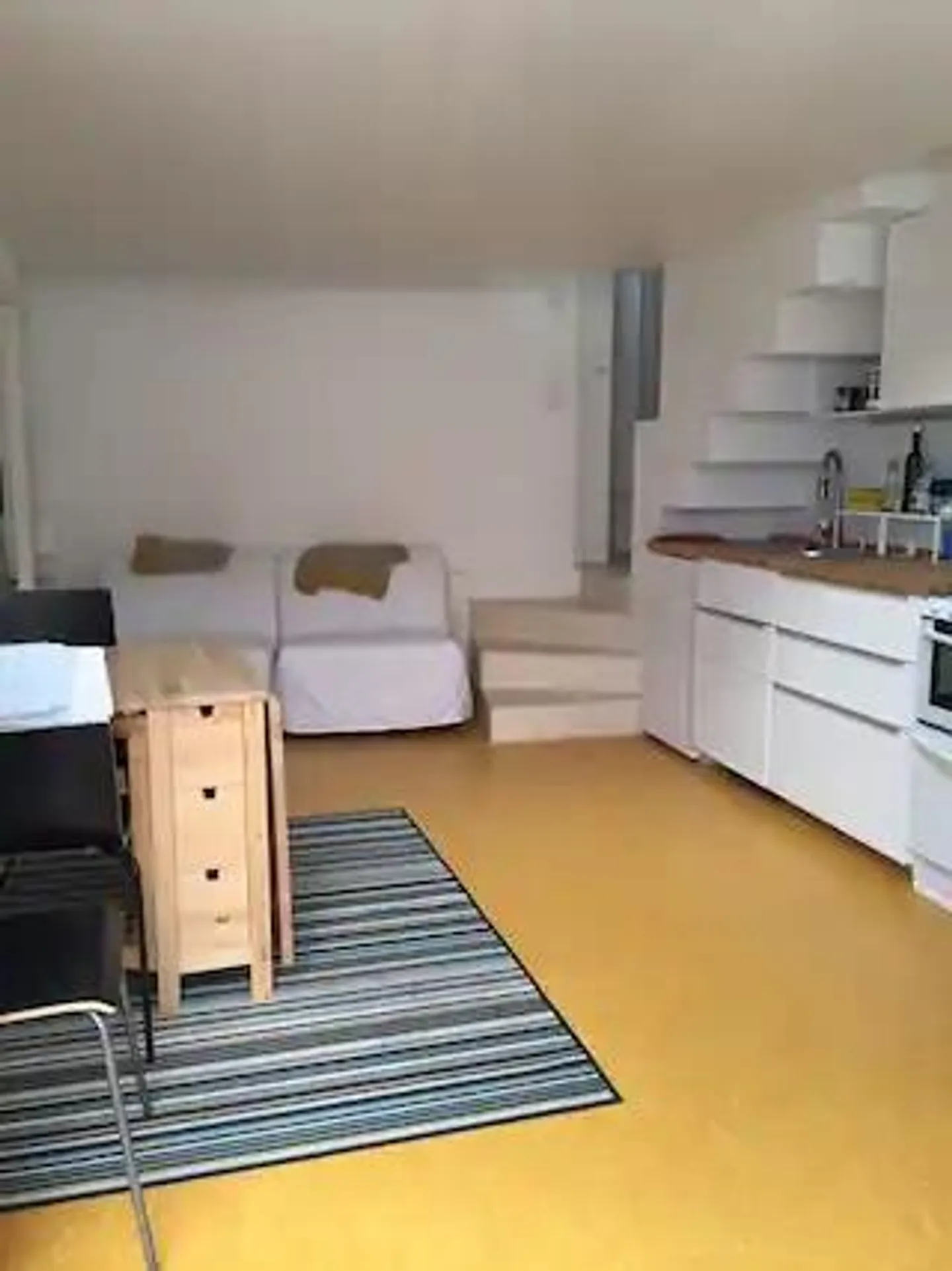 Appartement duplex indépendant meublé dans un bâtiment historique – Mendris - Photo 2 sur 8