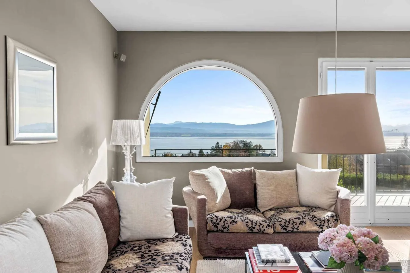 Individual villa with panoramic view of the lake and the Alps - Photo 7 of 13