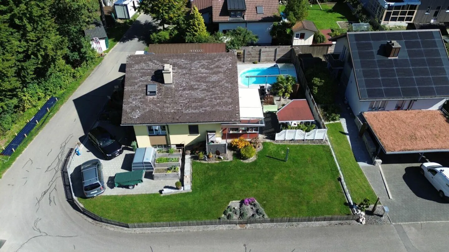 Casa unifamiliare di 6,5 stanze con atmosfera da vacanza - Foto 1 di 12