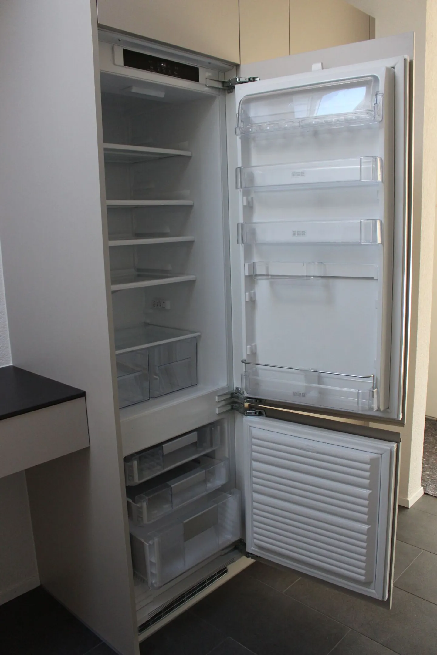 Appartamento attico attraente con 3 camere - Foto 5 di 16