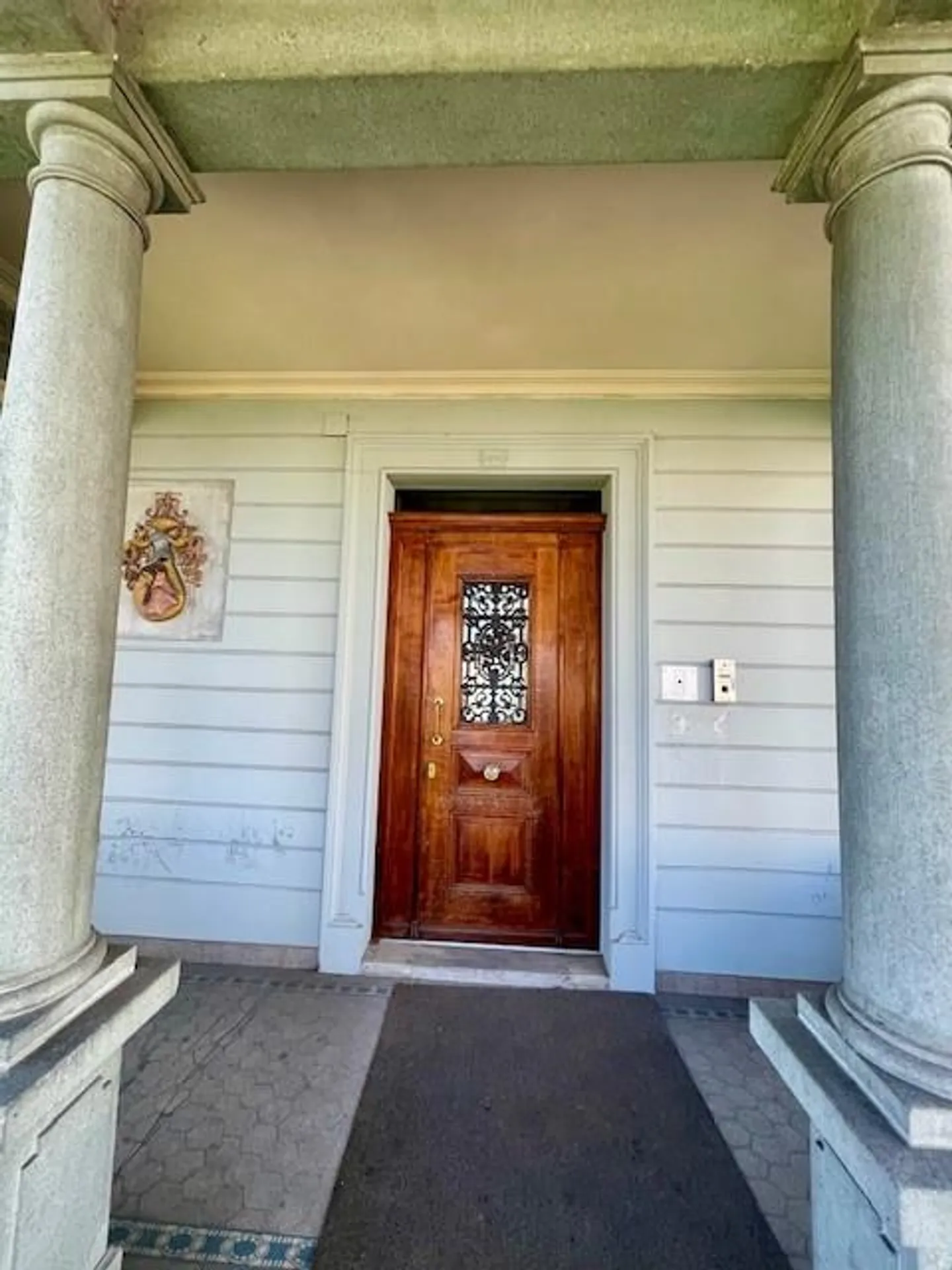 Representative, historical villa with fully developed office space - Photo 4 of 20