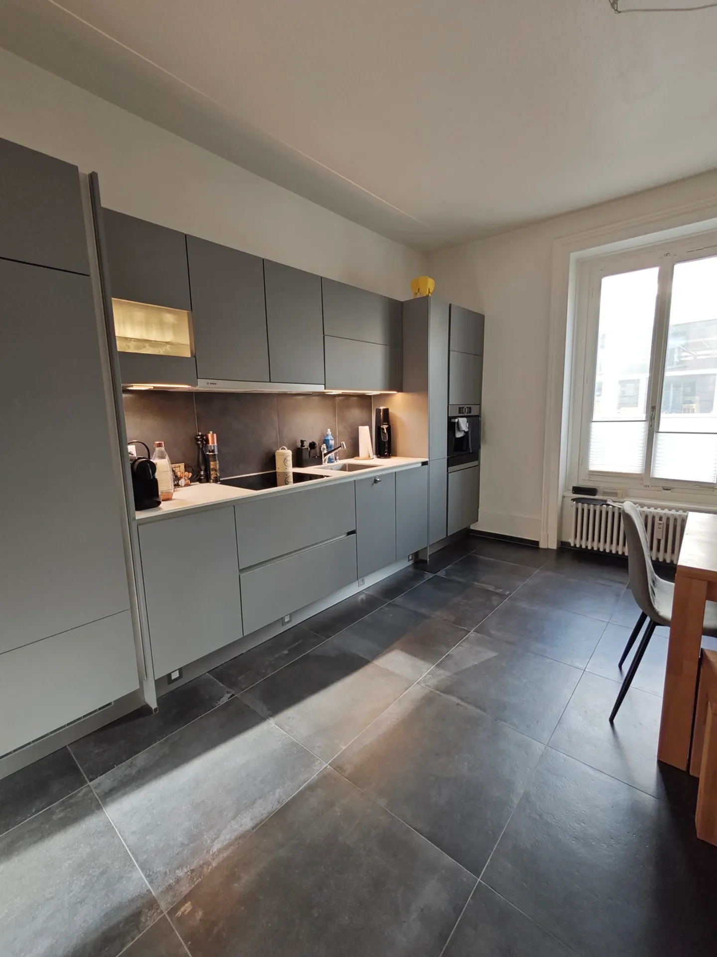 Appartamento spazioso con balcone - Foto 3 di 9