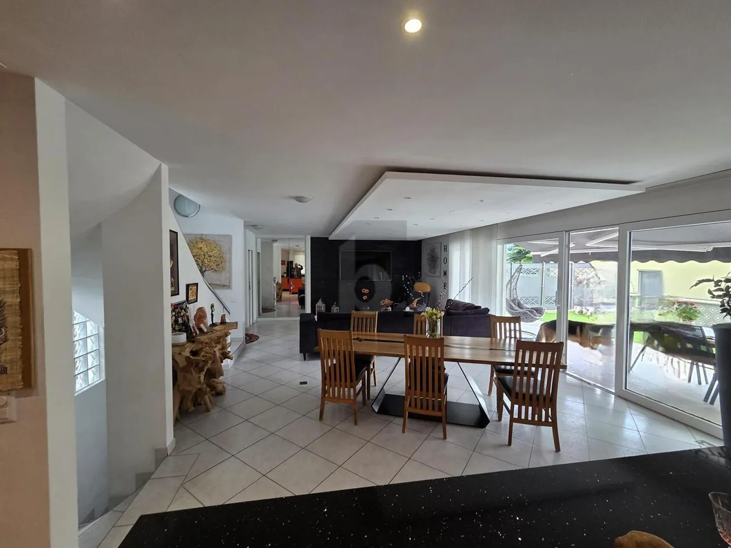 BRIGHT, SPACIOUS WITH POOL AND 4 PARKING SPOTS - Photo 3 of 6