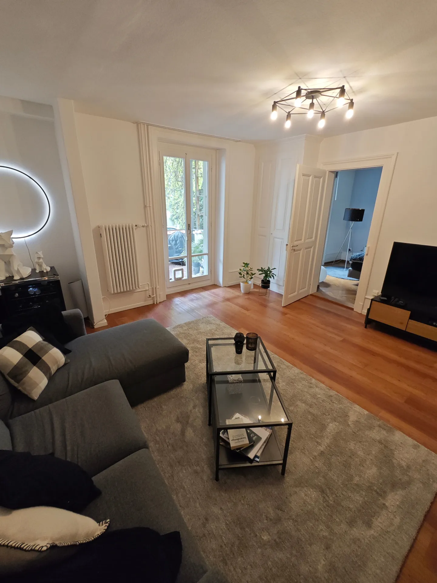 Appartamento spazioso con balcone - Foto 2 di 9