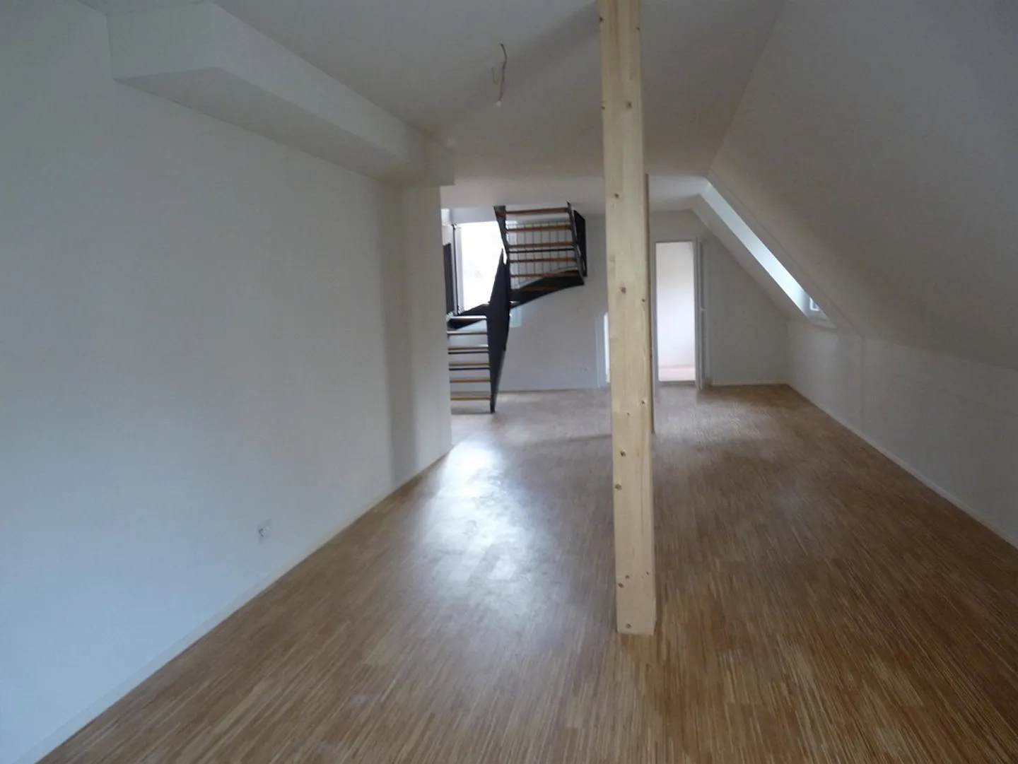 Appartamento maisonette luminoso di 3,5 stanze - Foto 3 di 15