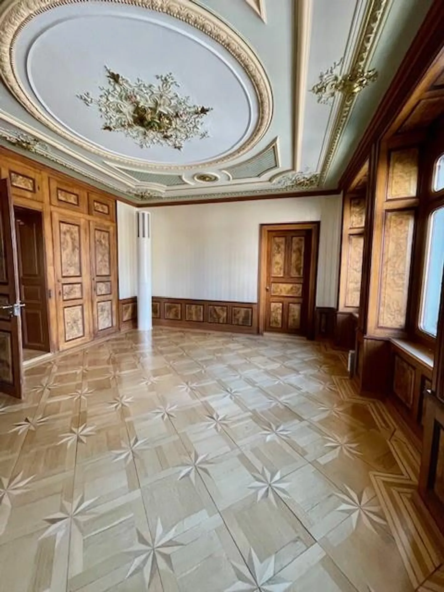 Representative, historical villa with fully developed office space - Photo 6 of 20