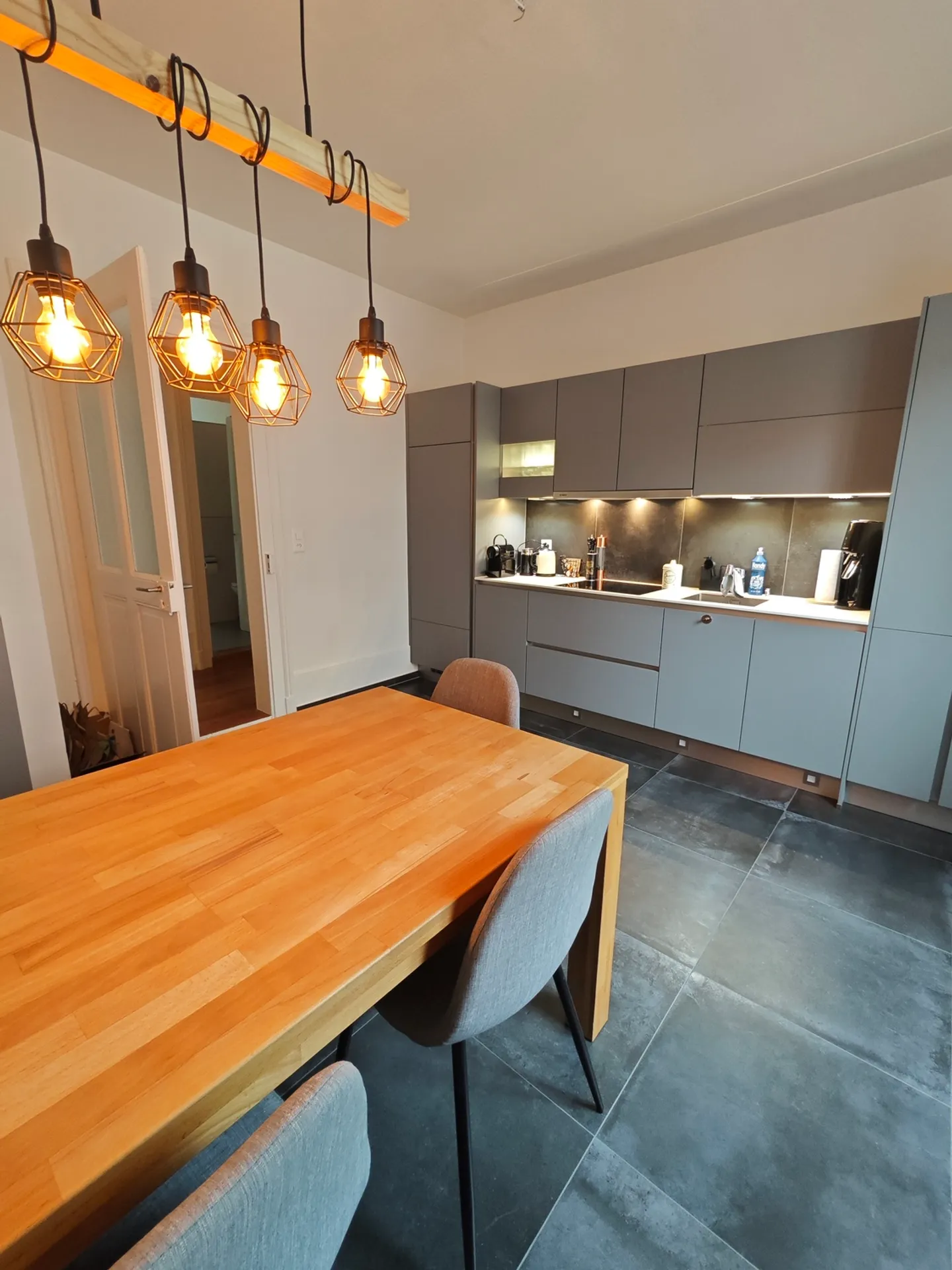 Appartamento spazioso con balcone - Foto 4 di 9