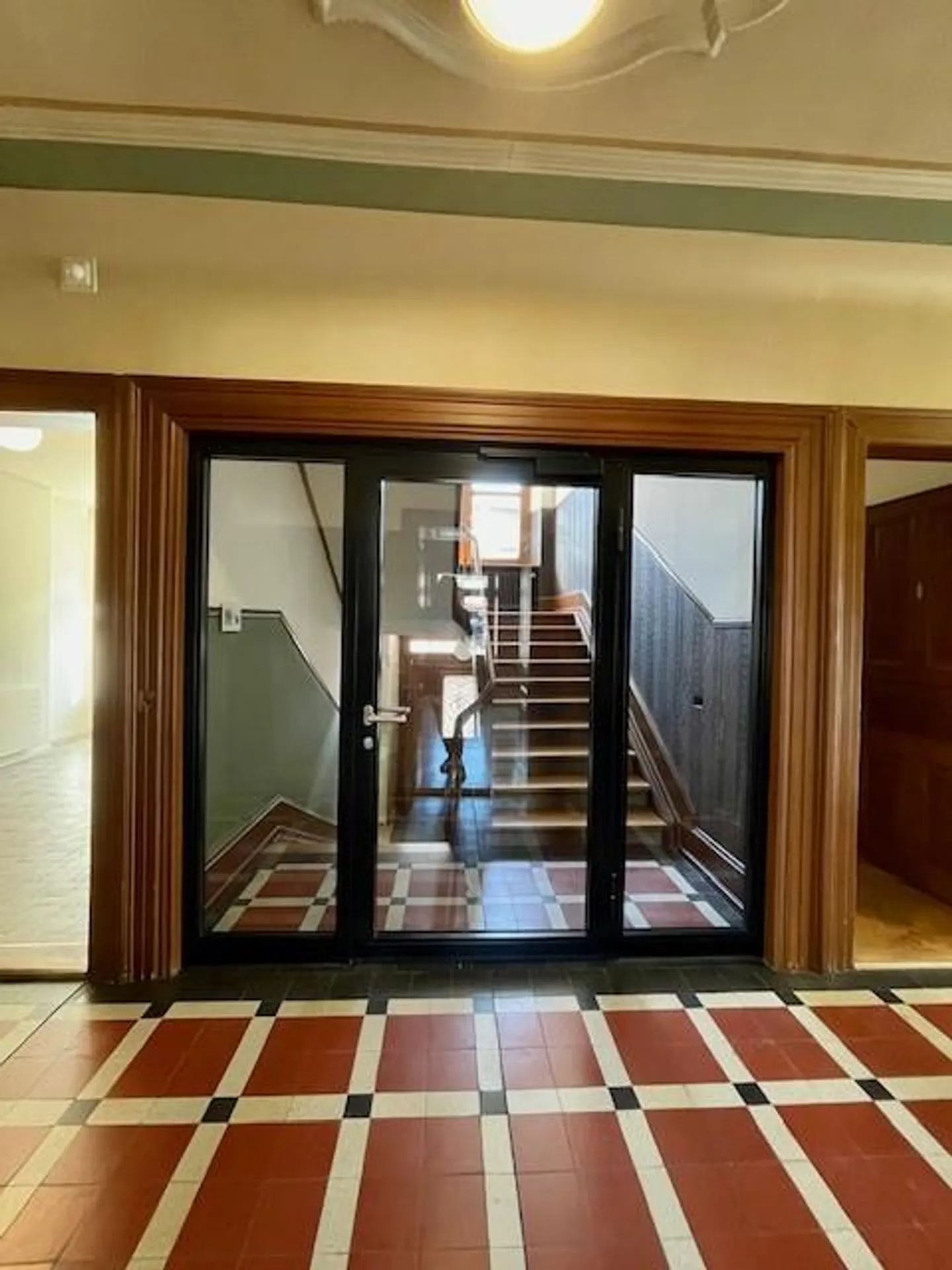 Representative, historical villa with fully developed office space - Photo 9 of 20
