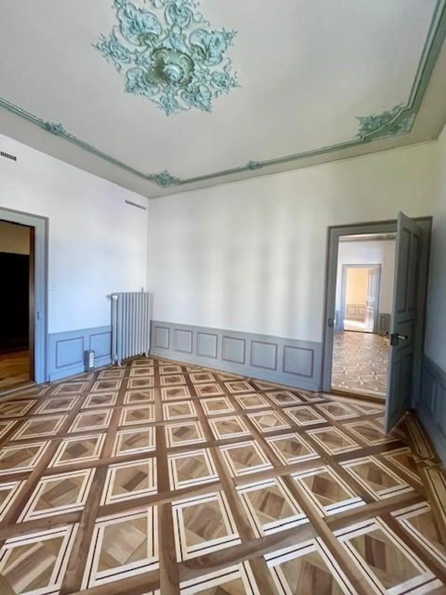 Representative, historical villa with fully developed office space - Photo 11 of 20