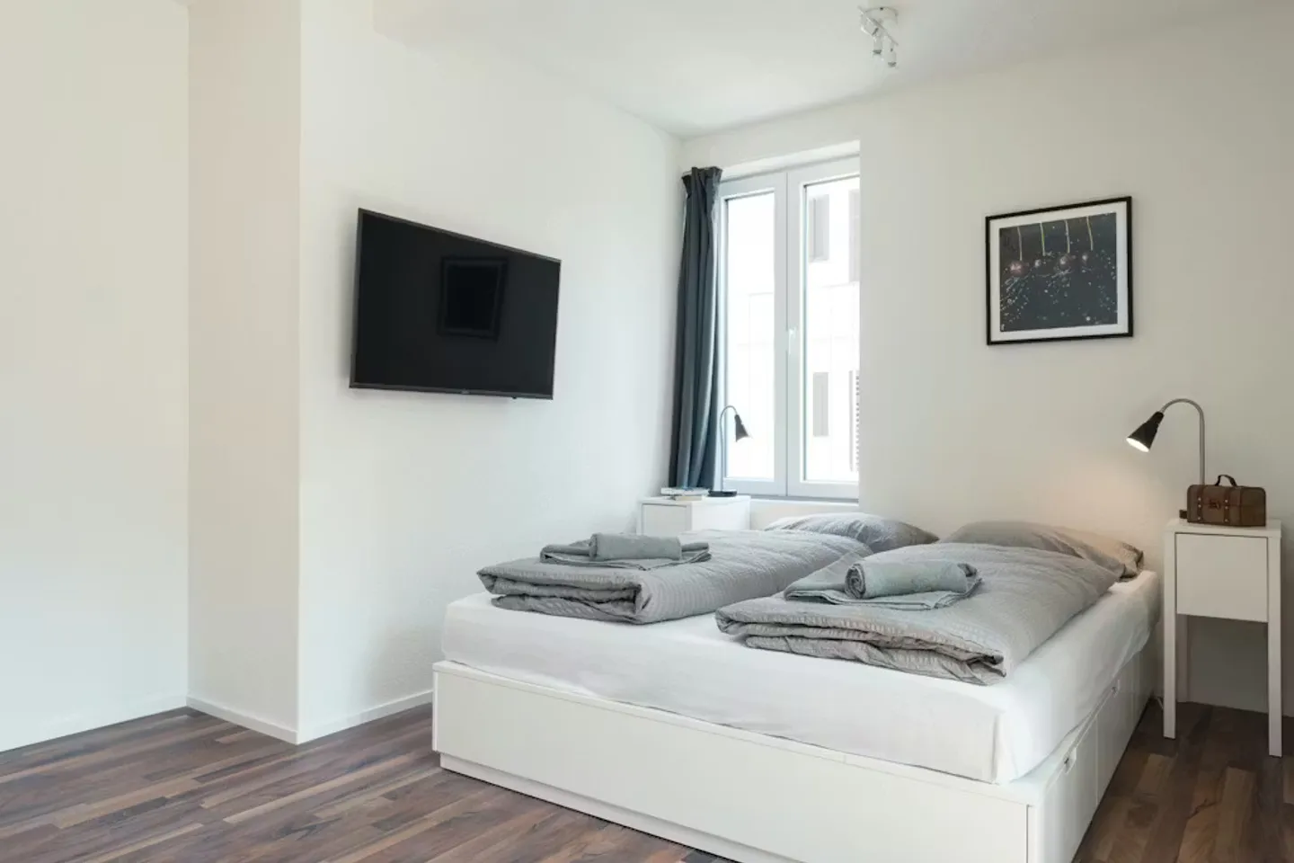 Modern Apartment in Zürich - Photo 3 of 10