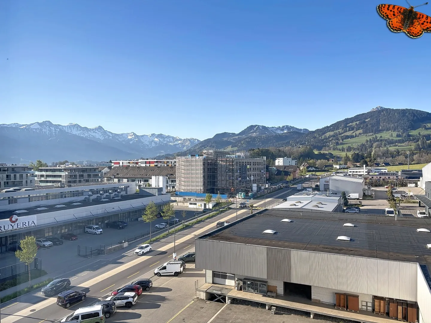 Prächtige 4.5-Zimmer-Wohnung mit viel Licht und Blick auf die Préalpes - Foto 2 di 11