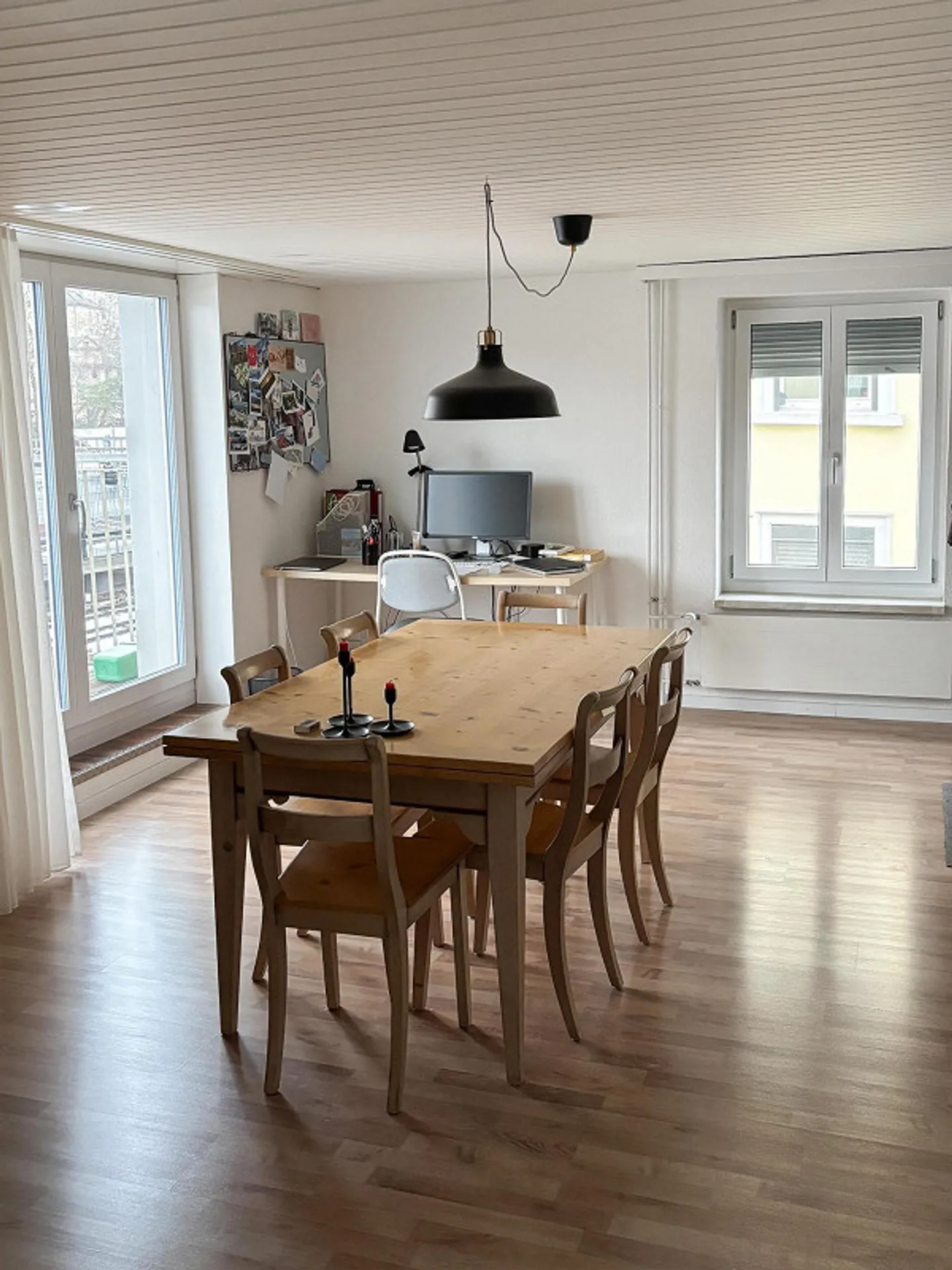 Appartement 2.5 pièces récemment rénové, situé au centre - Photo 2 sur 7
