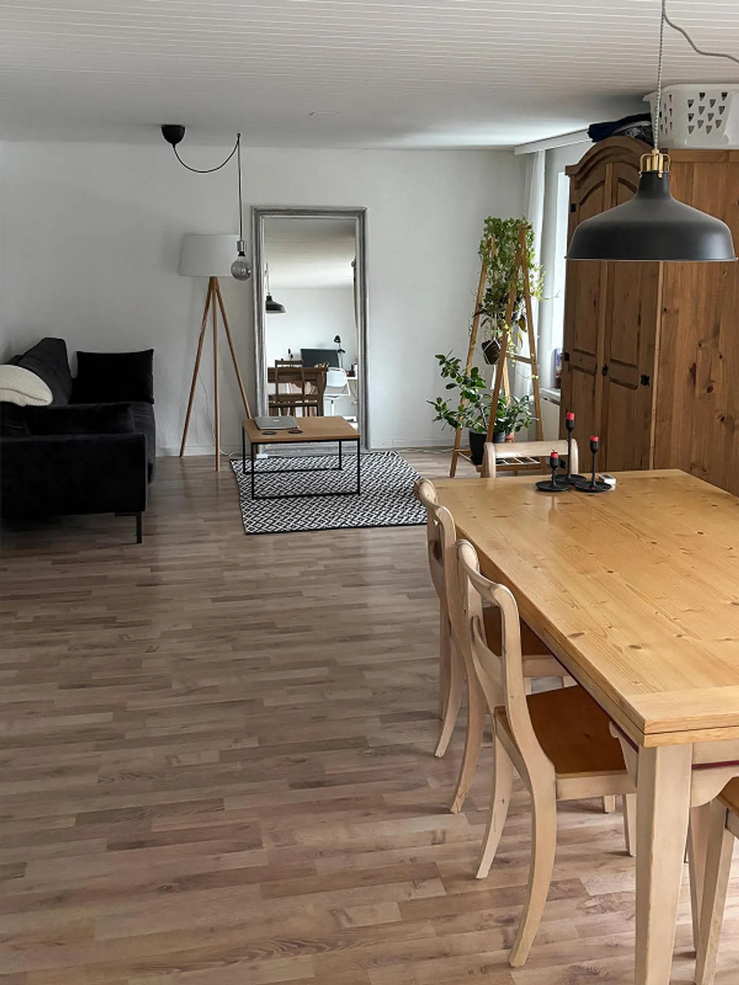 Appartement 2.5 pièces récemment rénové, situé au centre - Photo 3 sur 7