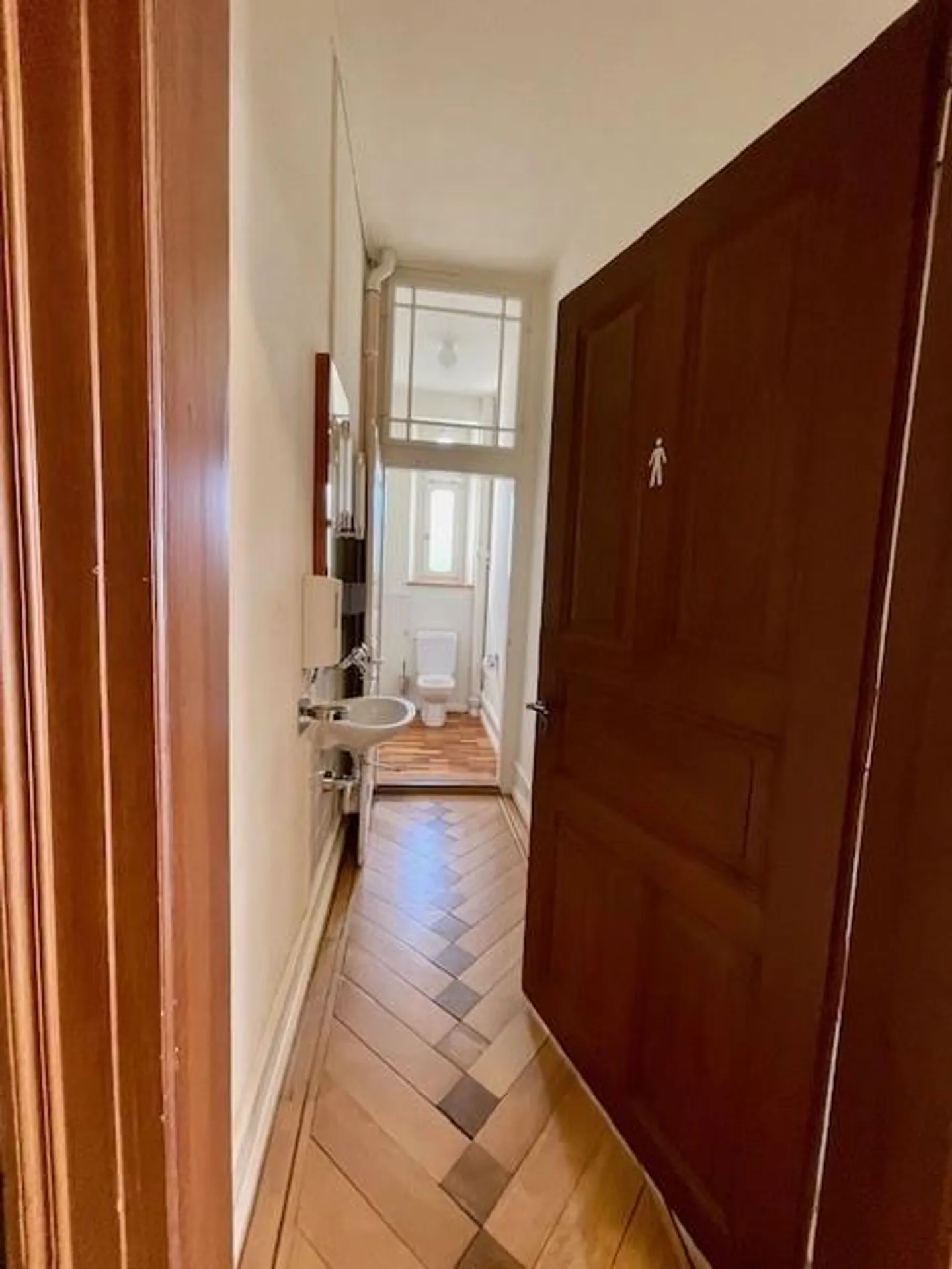Representative, historical villa with fully developed office space - Photo 15 of 20