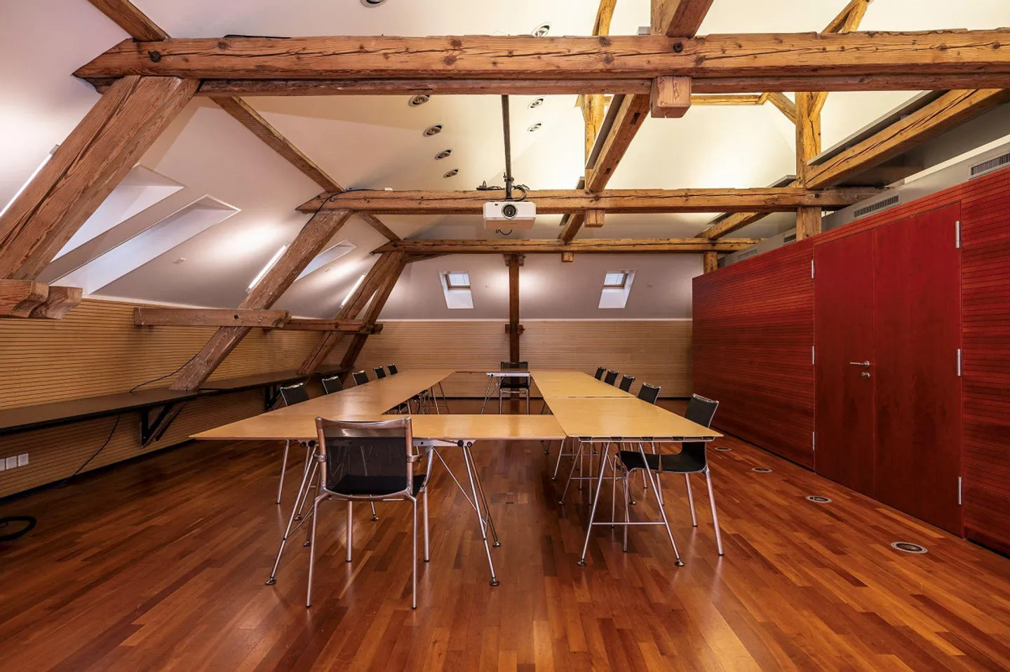 Representative, historical villa with fully developed office space - Photo 16 of 20