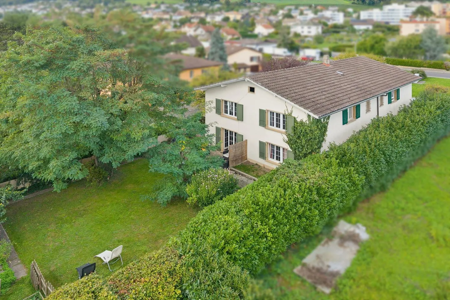 Haus mit drei Wohnungen und Bauland - Foto 1 von 13