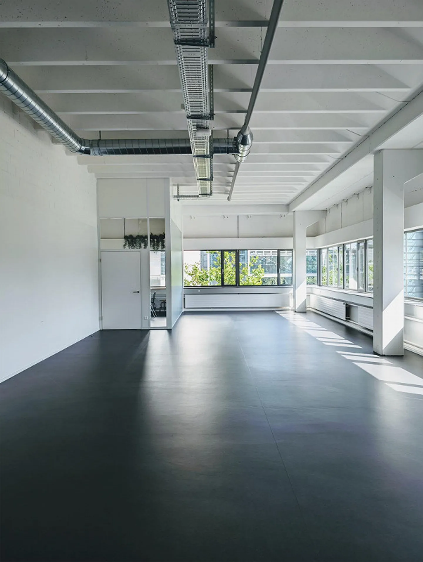 Spazi per uffici moderni in un ambiente innovativo - Foto 2 di 12