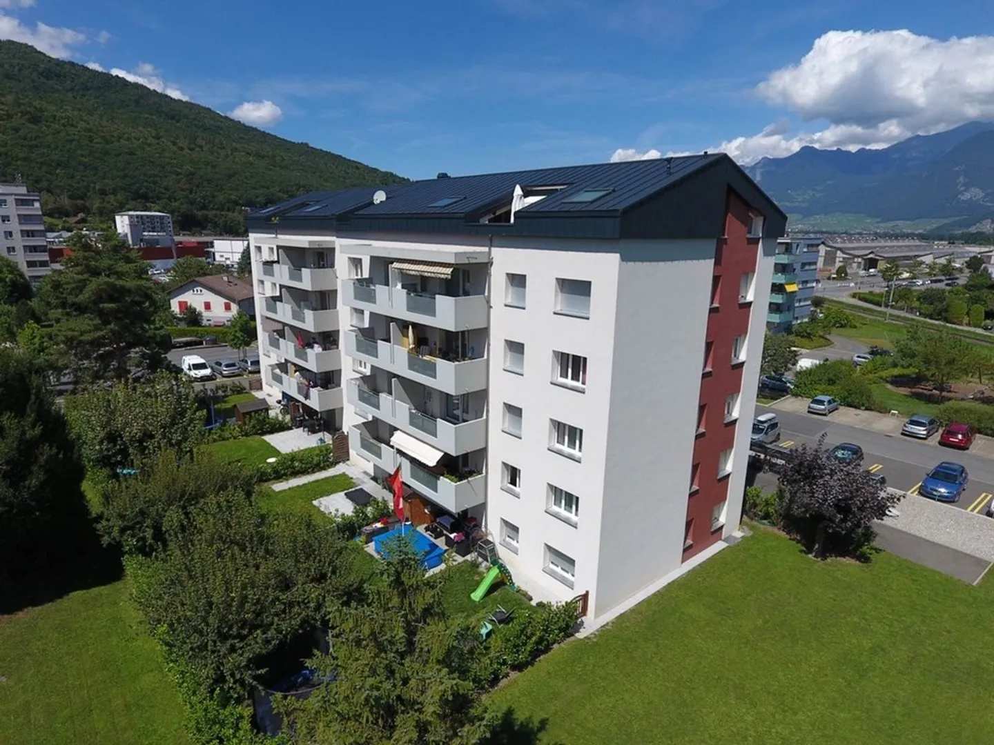 Charming 3.5 Room Apartment - Photo 2 of 3