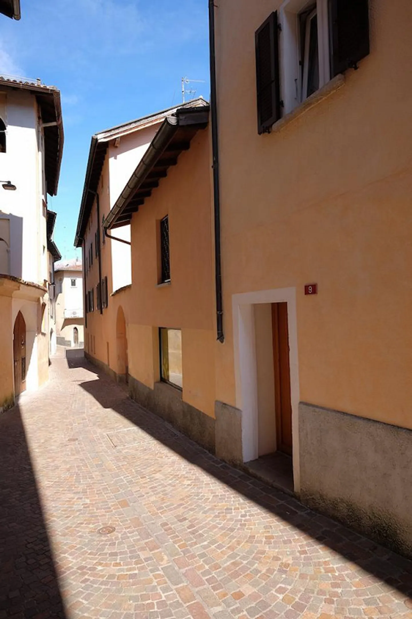 Bright 3.5-room duplex in the historic heart of Caslano - Photo 10 of 12
