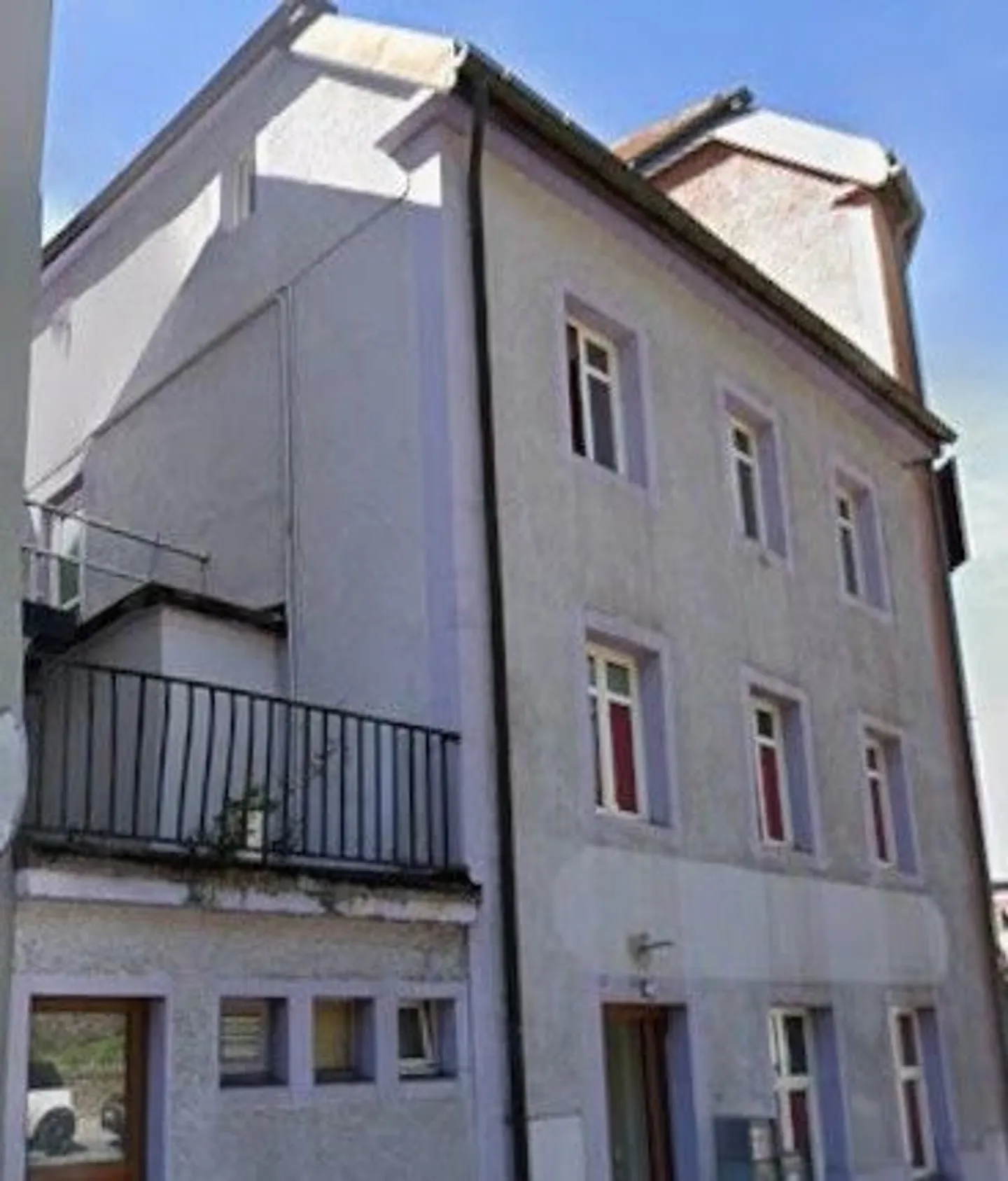 *Mehrfamilienhaus* - Foto 1 von 13