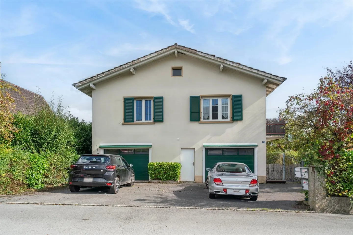 Haus mit drei Wohnungen und Bauland - Foto 3 von 13