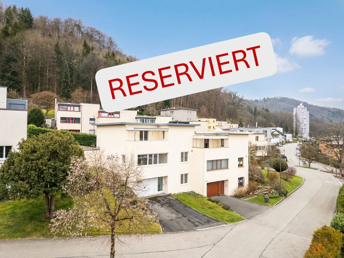 Spacious 5.5-room semi-detached family house with garden and plenty of living comfort - Photo 1 of 12