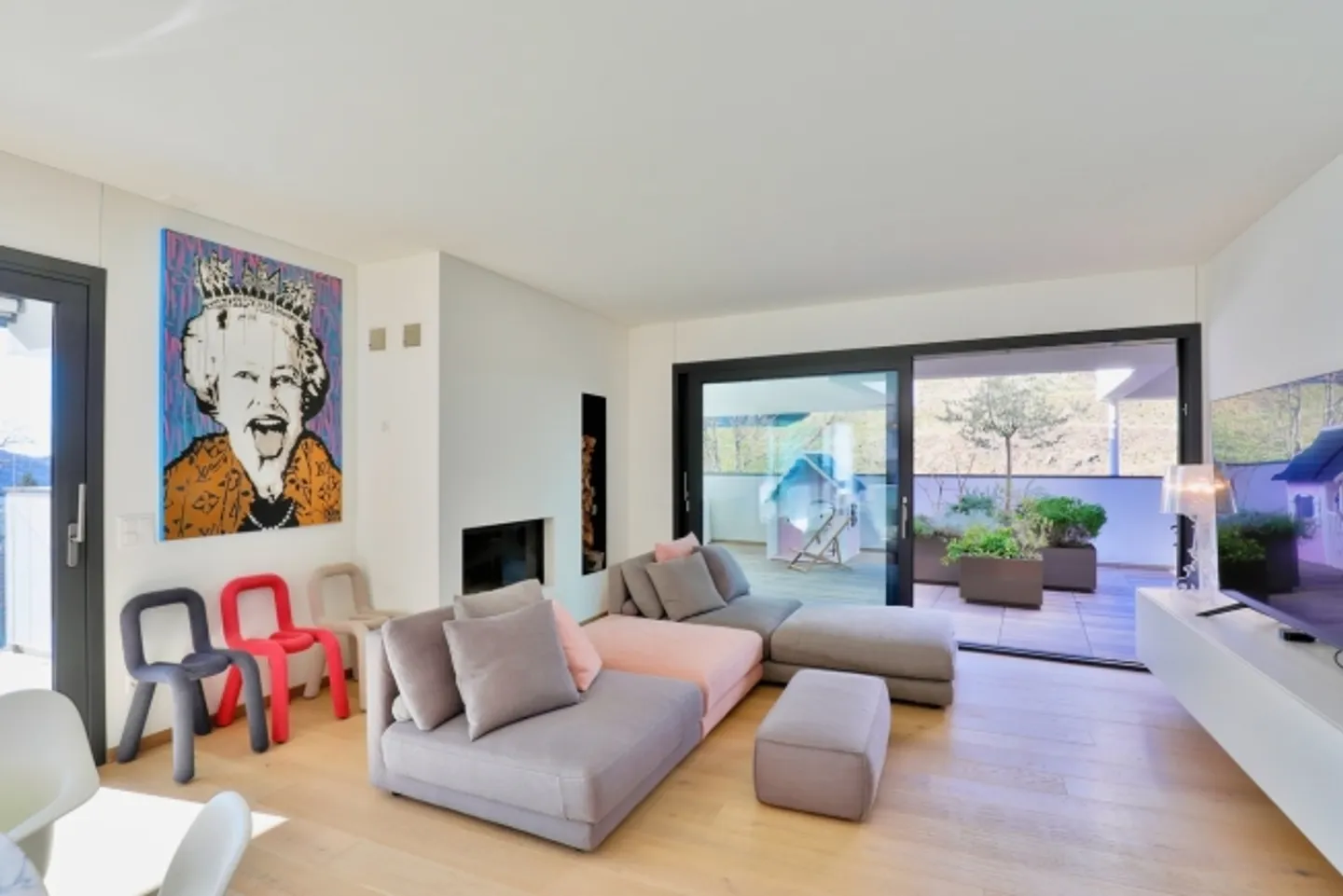 Modern Penthouse with Panoramic Terrace and Fine Finishes - Photo 9 of 20