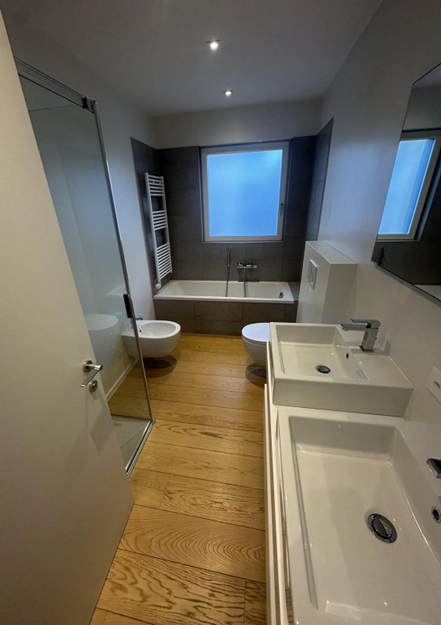 NUOVO PREZZO- STRATEGICO 3,5 LOC. A LUGANO CON VISTA LAGO - ID 23625 - Foto 4 di 11