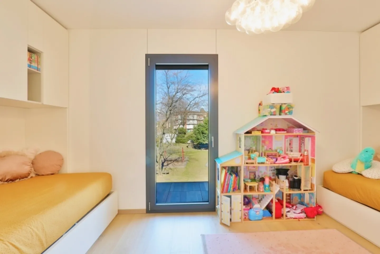 Modern Penthouse with Panoramic Terrace and Fine Finishes - Photo 17 of 20